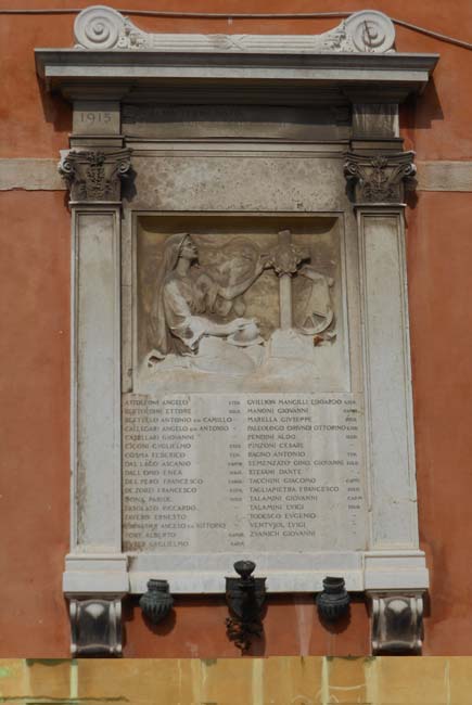 Chiesa dei Santi Apostoli, lapide commemorativa